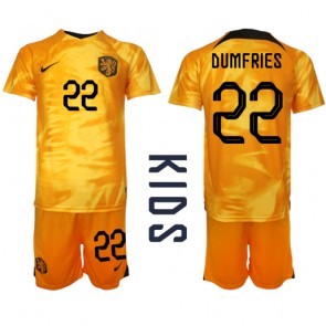Nederländerna Denzel Dumfries #22 Hemmaställ Barn VM 2022 Kortärmad (+ Korta byxor)
